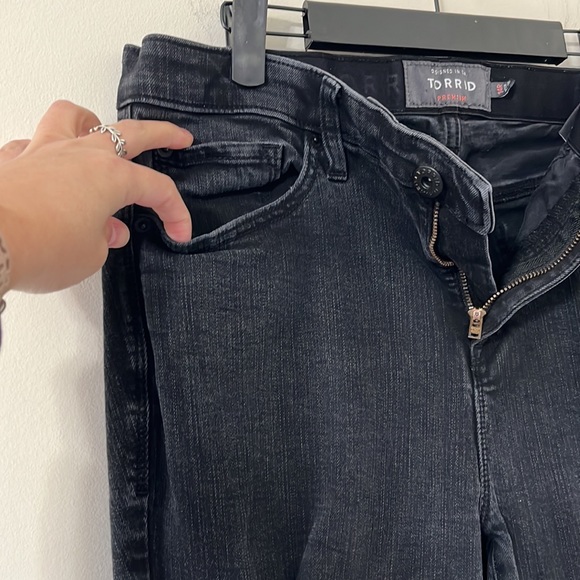 Torrid Black Sky High Skinny Distressed Denim Jeans Size 14 - Picture 5 of 11